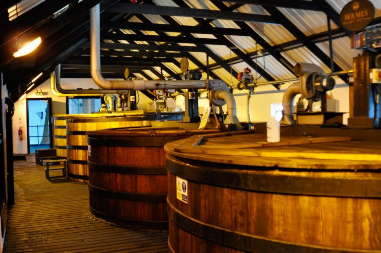 Bowmore Distillery8 768x510