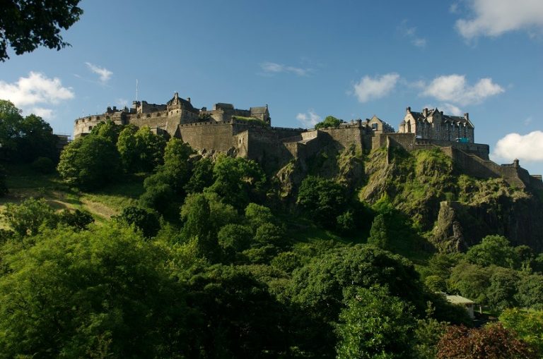 Edinburgh Castle2 768x509