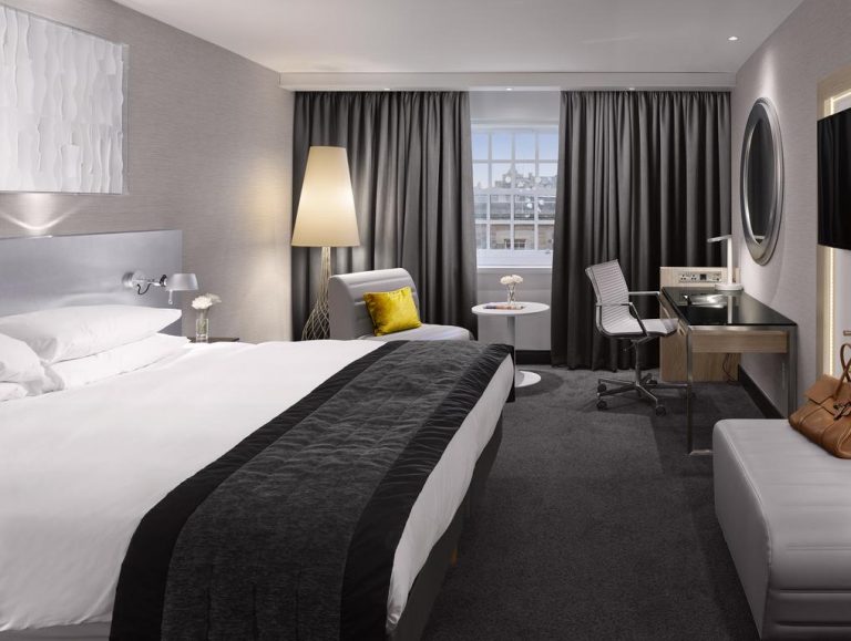 Radisson Blu Hotel Edinburgh City Centre room4 768x579