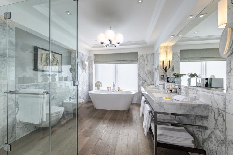 The Balmoral Hotel Bathroom 2 768x512